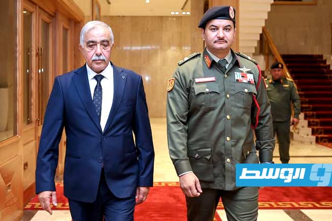اجتماع صدام حفتر مع رئيس مجلس الأمن القومي الفريق عبدالرازق الناظوري وعدد من القيادات الأمنية والعسكرية، الإثنين 24 نوفمبر 2025. (القيادة العامة)