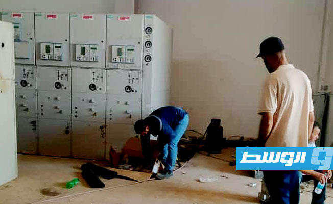 تركيب محول، 25 يونيو 2022. (شركة الكهرباء)