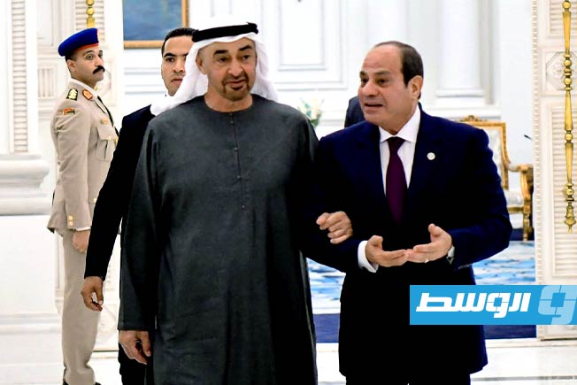 الرئيس المصري عبد الفتاح السيسي يستقبل الرئيس الإماراتي محمد بن زايد آل نهيان بمطار العلمين (شمالي البلاد)، الإثنين 25 أغسطس 2025 (الرئاسة المصرية)