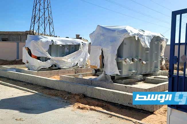 من التجهيز لاستكمال أعمال التركيبات بمشروع محطة تحويل العزيب الغربي، 26 أكتوبر 2025. (شركة الكهرباء)