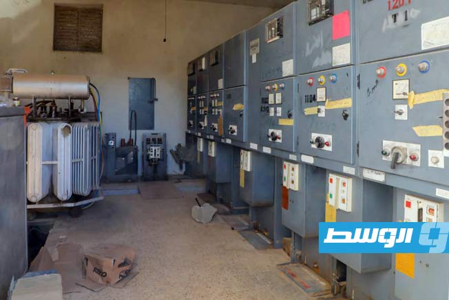 محطة مفاتيح شمال البيضاء خلال زيارة تفقدية لوزير الكهرباء والطاقات المتجددة عوض البدري، الإثنين 2 فبراير 2026 (صفحة الوزارة على فيسبوك)