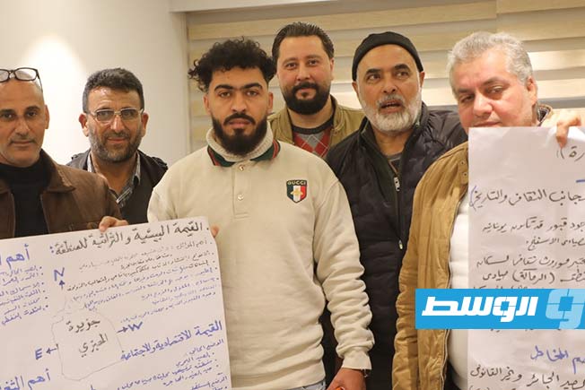 صورة لجانب من ورشة لتطوير رؤية مستقبلية لإدارة «محمية جزيرة القارة» (الحبيري)، تحت إشراف وزارة البيئة. في 22 يناير 2026. (فيسبوك)