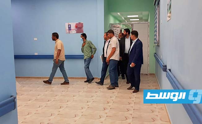 جولة وفد وزارة الصحة بمركز السكر والغدد الصماء في بني وليد. (الإنترنت)