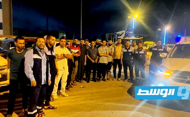رجال شركة الكهرباء بإدارة توزيع غريان أثناء العمل لإعادة تشغيل خطوط التوزيع في المنطقة الشرقية، 17 سبتمبر 2023 (شركة الكهرباء)
