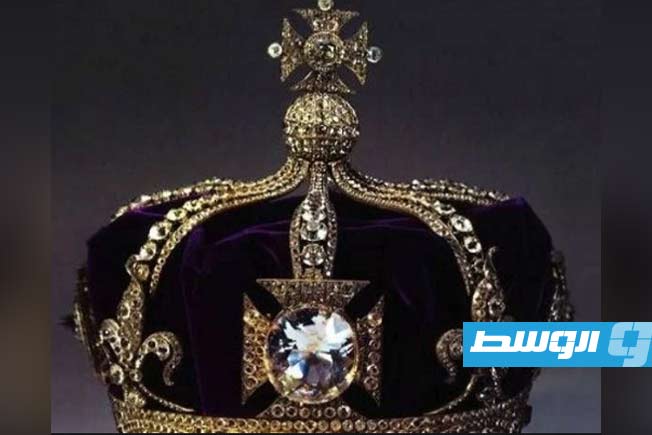 تاج الملكة البريطانية الأم، ويتوسطه ماسة كوه نور. (أرشيفية: الإنترنت)