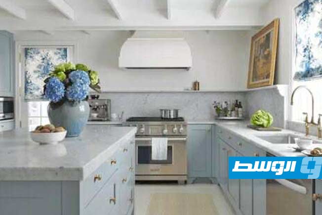الزجاج المعاد تدويره لتصميم سطح العمل في المطبخ. (الإنترنت)