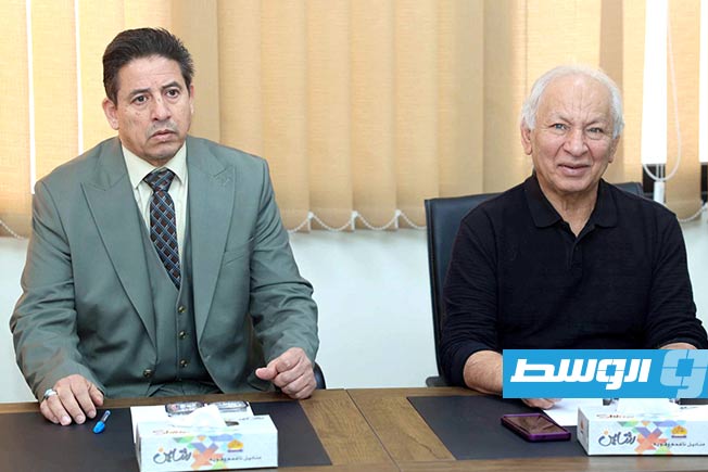 عضوي لجنة الطاقة يوسف العقوري، وعلي التكبالي يستمعان لوزير الكهرباء عوض البدري، الإثنين 3 فبراير 2025 (الناطق باسم مجلس النواب)