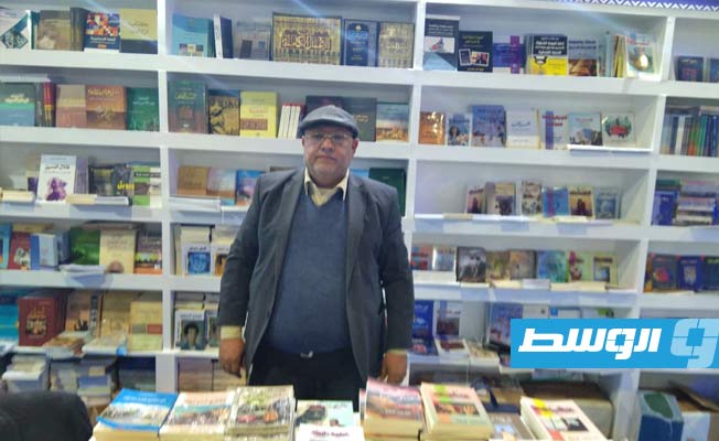 مدير «دار الجابر» للطباعة والنشر الأستاذ علي بن جابر. (الوسط).