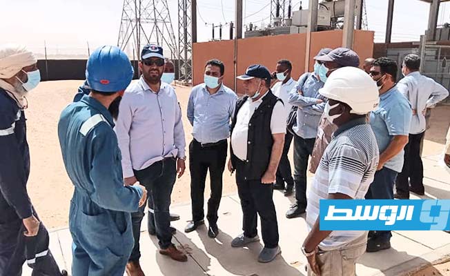 وفد الشركة العامة للكهرباء، يزور حقل الشرارة النفطي, 22 مايو 2021. (الشركة العامة للكهرباء)