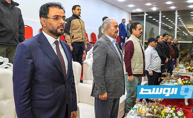 حفتر وأسامة حماد يتابعان مباراة المنتخب الوطني أمام الكاميرون من المدرجات، الثلاثاء 21 نوفمبر 2023 (صفحة القيادة العامة على فيسبوك)