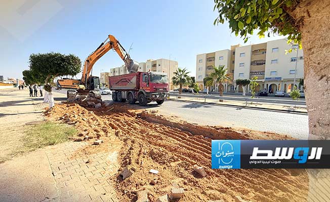 من أعمال المرحلة الأولى من مشروع توسعة الطريق الساحلي وسط مدينة سرت. (جهاز تنفيذ مشروعات الإسكان والمرافق)