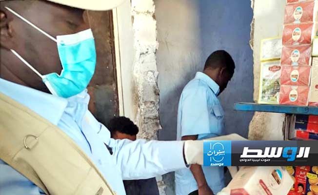 جانب من دورة تفتيش على المحال التجارية في القطرون، السبت 30 مارس 2024 (مركز الرقابة على الأغذية)