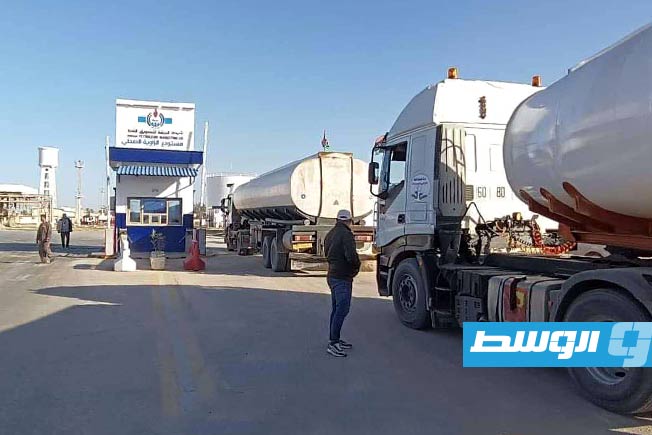شاحنات الوقود في مستودع الزاوية النفطي، الثلاثاء 7 يناير 2025 (شركة البريقة لتسويق النفط)