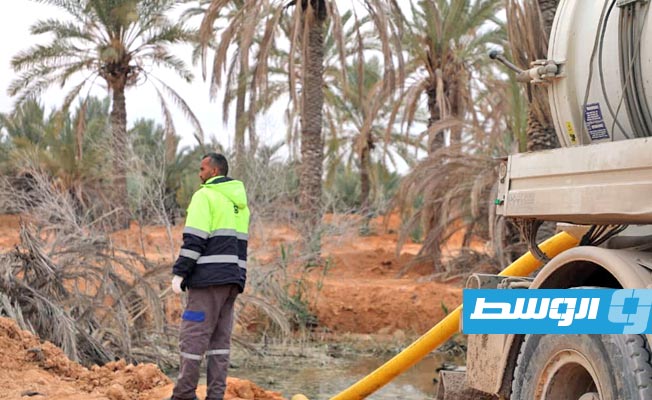 من أعمال شفط المياه الجوفية في زليتن، السبت 10 فبراير 2024 (صفحة البلدية على فيسبوك)