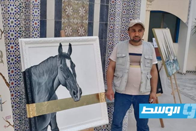 جانب من معرض «ريشة ومقتنيات ليبية» بزاوية الدهماني في 15 أغسطس 2025. (بوابة الوسط)