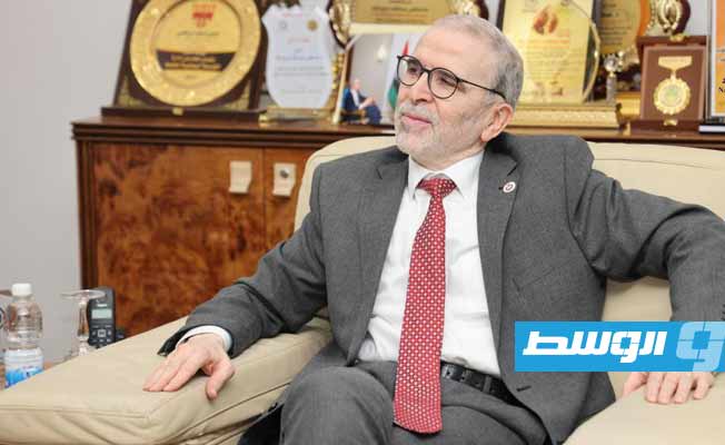 صنع الله يشيد بدور قطاع النقل البري في تسهيل العمليات النفطية