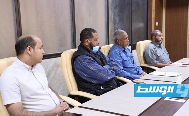 من لقاء ئيس مجلس إدارة صندوق تنمية الموارد البشرية فايز بن عمران مع عميد كلية العلوم التقنية سبها، 7 نوفمبر 2022. (وزارة العمل)