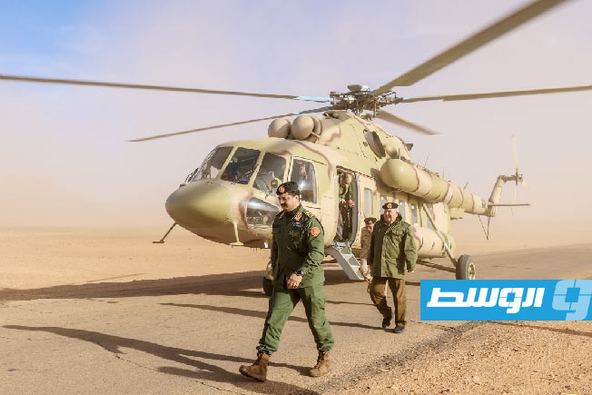 جولة خالد حفتر بالمواقع المحيطة بمنفذ التوم الحدودي، الأربعاء 4 فبراير 2026. (شعبة الإعلام الحربي)