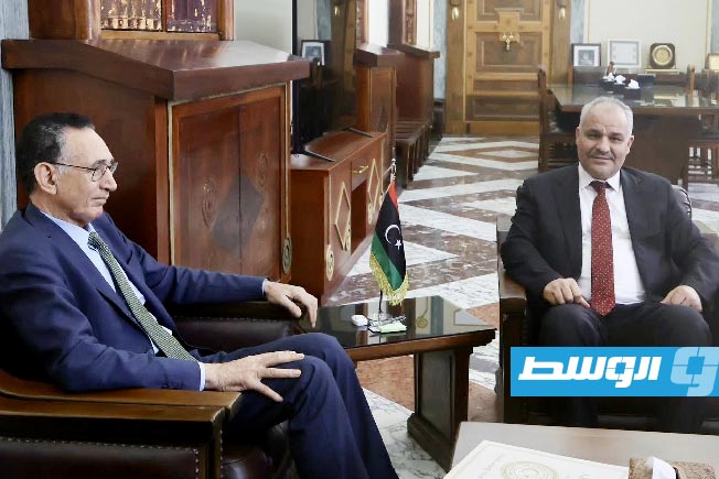 اجتماع الحويج وعيسى ومسؤولي وزارة الاقتصاد والتجار والمصرف المركزي، الأربعاء 10 سبتمبر 2025. (مصرف ليبيا المركزي)