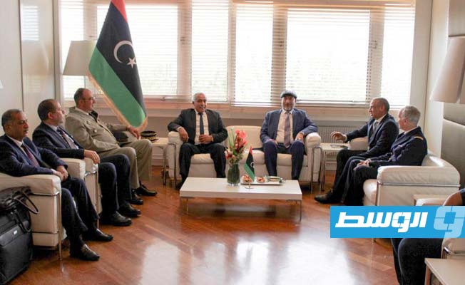 القيادات العسكرية الليبية خلال استقبالهم بمقر السفارة الليبية في فرنسا. (السفارة الليبية في باريس)
