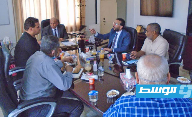 مراسم توقيع عقد صيانة وتحويل بهو الثانوية الصناعية ببني وليد إلى فندق. (الإنترنت)