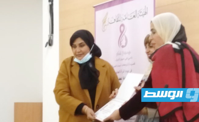 تكريم الصحفية فتحية الجديدي (بوابة الوسط)
