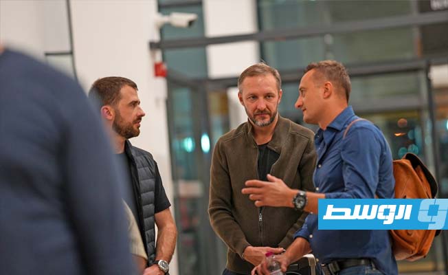 ممثلو شركات عربية ودولية يصلون مطار بنينا للمشاركة في مؤتمر إعادة إعمار درنة، 31 أكتوبر 2023. (حكومة حماد)