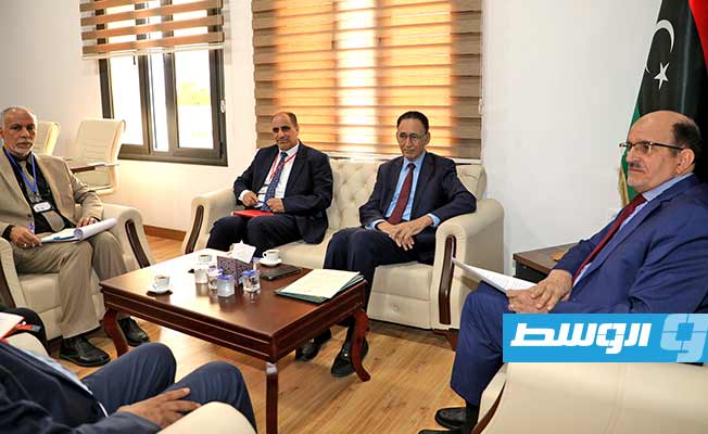 اجتماع الحويج والفطيسي لمناقشة مبادرة التأمين الصحي، الثلاثاء 22 أغسطس 2023. (وزارة الاقتصاد)