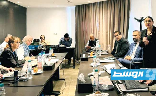 إحدى جلسات مؤتمر التعاون والشراكة الدولية بين البلديات الليبية والأمريكية في غدامس. (وزارة الحكم المحلي)