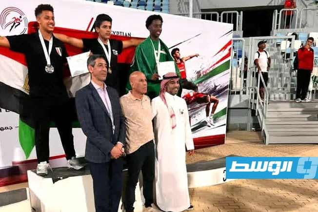 البطل الليبي محمد يوسف عقب تتويجه بالميدالية الذهبية (فيسبوك)