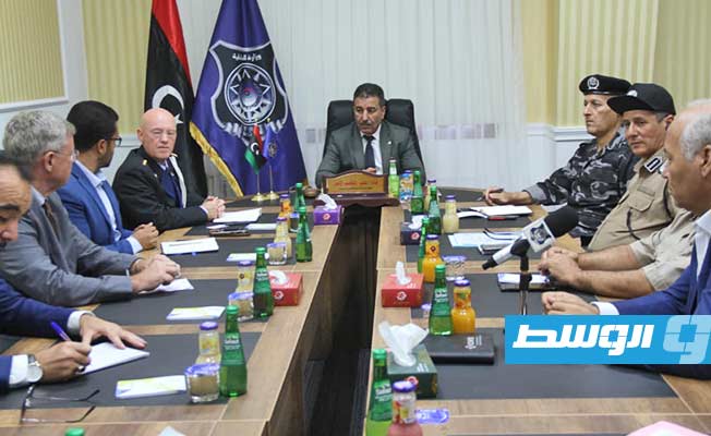 وفد من وزارة الداخلية في حكومة الدبيبة مع وفد هولندي يضم الملحق الأمني بالسفارة الهولندية، 12 سبتمبر 2022. (وزارة الداخلية بحكومة الدبيبة)