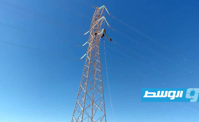 جانب من أعمال صيانة خط أجدابيا - جالو جهد 220 كيلوفولت، السبت 4 نوفمبر 2023 (الشركة العامة للكهرباء)