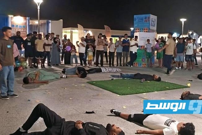 فرقة «شموس ليبيا» تقدم «حلمك واجري تحته» في عرض مسرحي بطرابلس (فيسبوك)