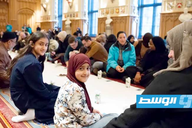 حفل إفطار مفتوح بقاعة سانت جورج لتناول الإفطار في شهر رمضان. (بي بي سي)