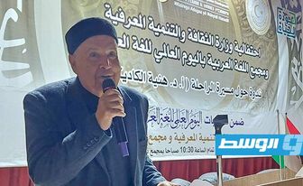 الشاعر شعبان العبيدي أثناء إلقاء قصيدة عن غزة (خطاب الي مقاوم)