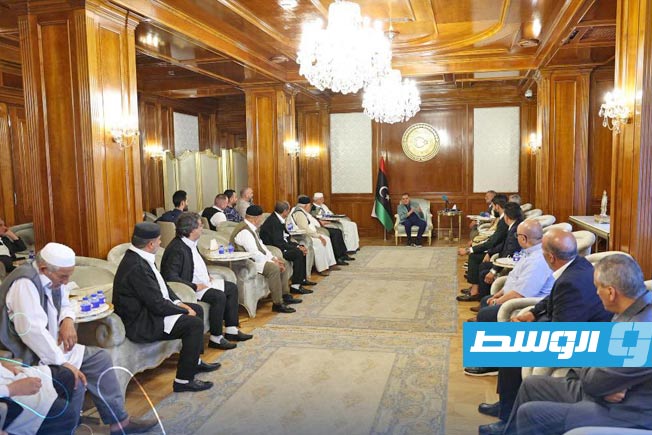 لقاء الدبيبة مع وفد من أعيان ومشايخ ووجهاء منطقة جنزور، الخميس 29 مايو 2025. (حكومتنا)