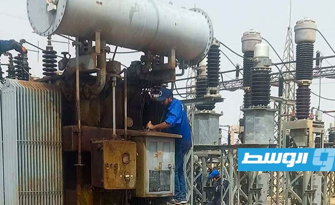 من أعمال صيانة محطة القريات الغربية، 6 سبتمبر 2023. (شركة الكهرباء)