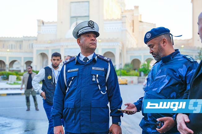 رجال مرور في طريق الوادي المؤدي إلى ميدان الشهداء بطرابلس (مديرية أمن طرابلس)