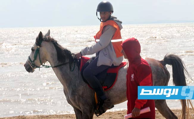 البطل الليبي محمد بوشيبة يتوج ببطولة تونس للقدرة والتحمل التي نظمها الاتحاد التونسي بقلعة الأندلس بمشاركة 60 فارسا. (الوسط)