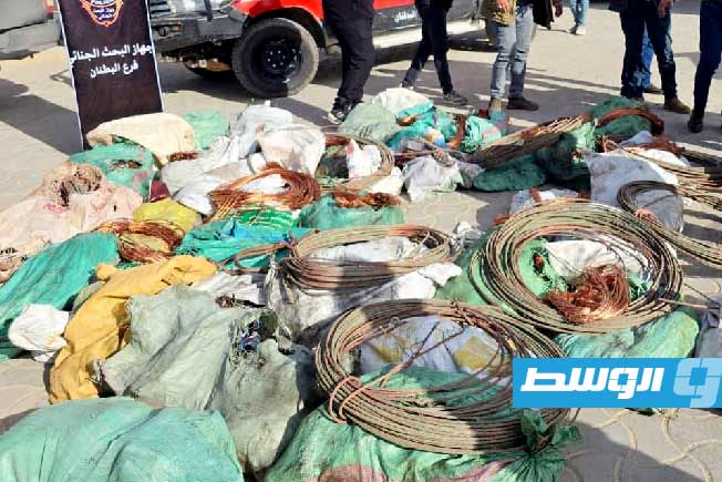 كوابل كهرباء مسروقة عثر عليها في البطنان، 8 ديسمبر 2025. (جهاز البحث الجنائي)