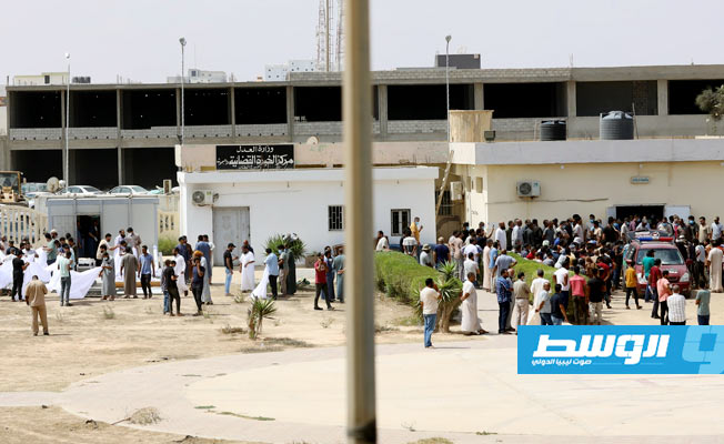 جانب من وصول جثامين ضحايا العاصفة «دانيال» في مركز طبرق الطبي، الثلاثاء 12 سبتمبر 2023 (صفحة المركز على فيسبوك)