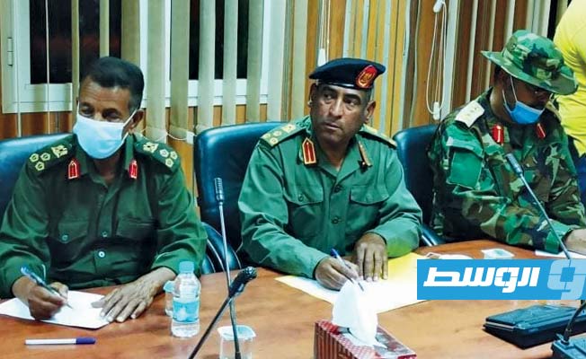 الكوني يجتمع مع قيادات عسكرية بالمنطقة الجنوبية
