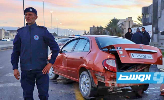 سيارة متضررة جراء حادث مروري في طرابلس، 10 يناير 2024. (مديرية أمن طرابلس)