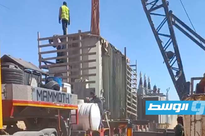 وصول محول كهرباء إلى محطة سمنو، 3 مايو 2025 (لقطة مثبتة من مقطع مصور: الشركة العامة للكهرباء)