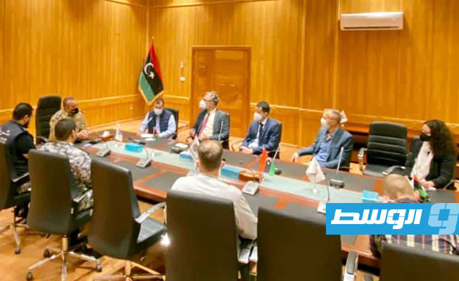 اجتماع مدير إدارة حماية البعثات الدبلوماسية مع مندوب الخارجية والمستشارين الأمنيين بالسفارة الألمانية. (وزارة الداخلية)