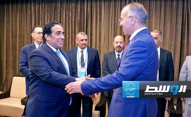 رئيس المجلس الرئاسي محمد المنفي يستقبل رئيس الحكومة التونسية كمال المدوري، بمقر إقامته بالعاصمة الصينية على هامش المشاركة في أعمال القمة «الصينية – الأفريقية»، الثلاثاء 3 سبتمبر 2024 (المكتب الإعلامي للمنفي)