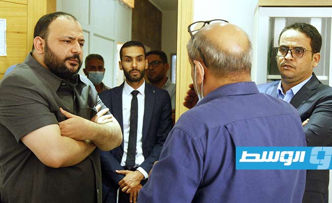 زيارة وزير الشباب بحكومة الوحدة الوطنية فتح الله الزني لصندوق دعم الزواج بمدينة طرابلس (وزارة الشباب)