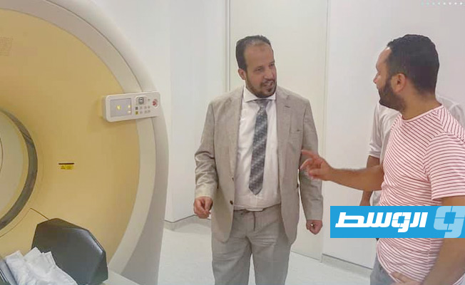وزير الصحة علي الزناتي، في قسم الطب النووي بمستشفى «طرابلس الجامعي», 7 أكتوبر 2021. (وزارة الصحة)