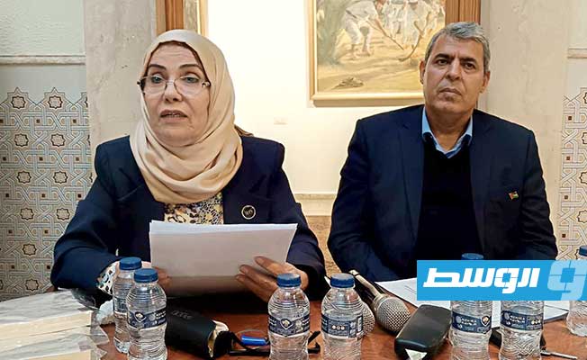 الإعلامية فريدة طريبشان والكاتب حسين المزداوي. (بوابة الوسط)