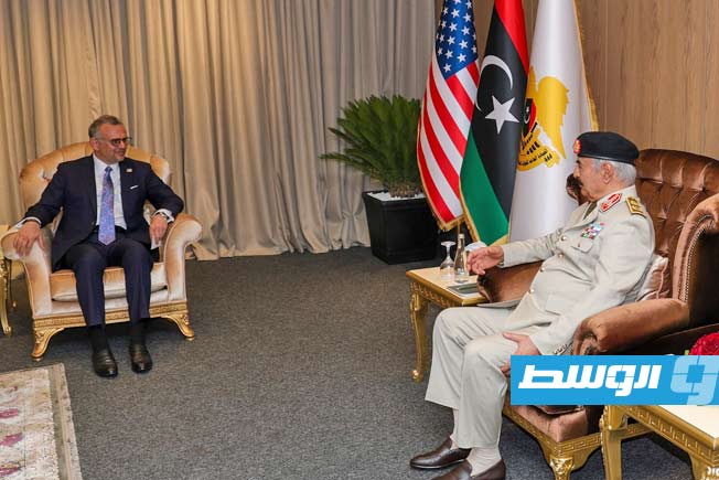 لقاء حفتر ومستشار الرئيس الأميركي في بنغازي، الخميس 24 يوليو 2025. (القيادة العامة)